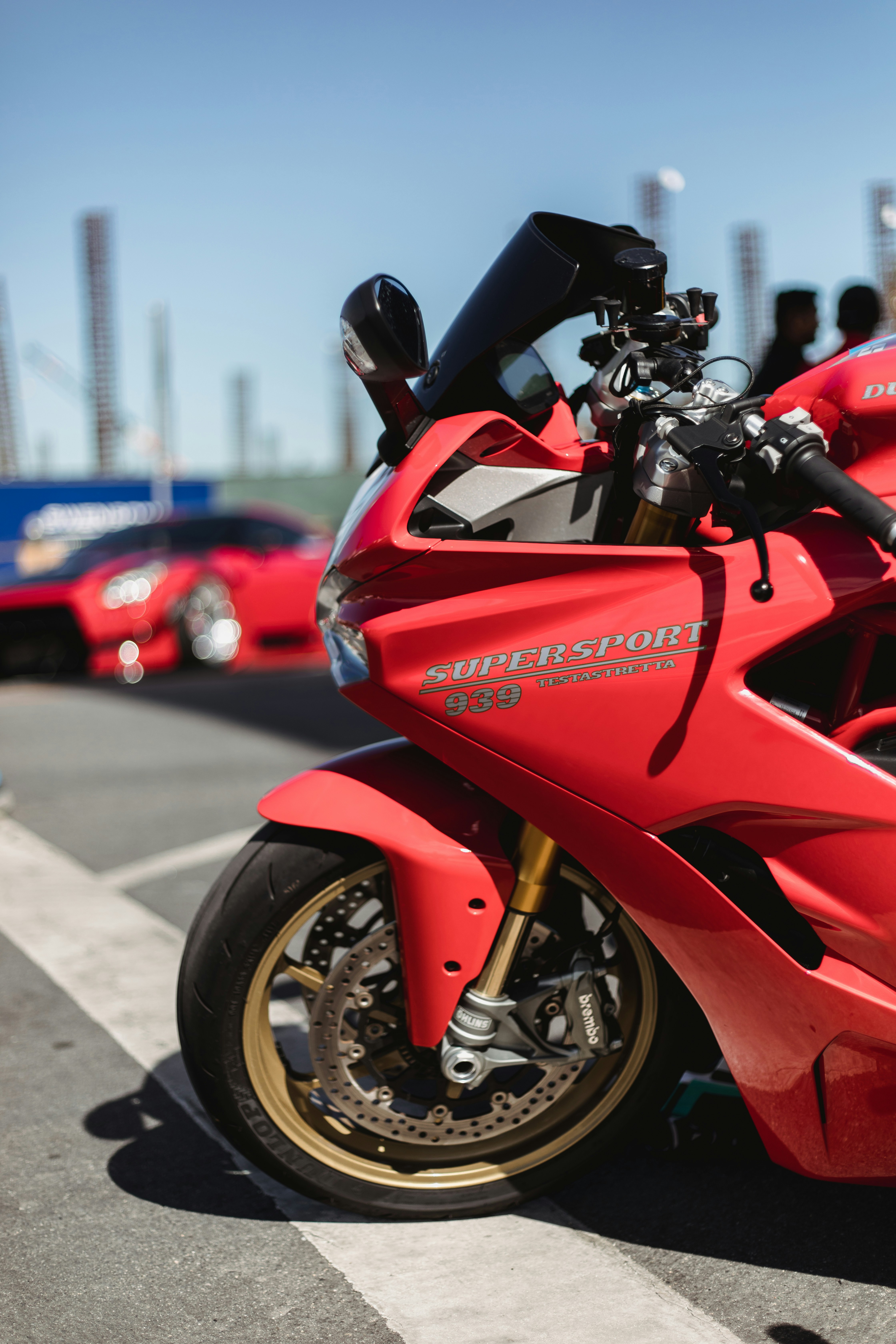 赤と黒のスポーツバイクの写真 Unsplashで見つける機械の無料写真