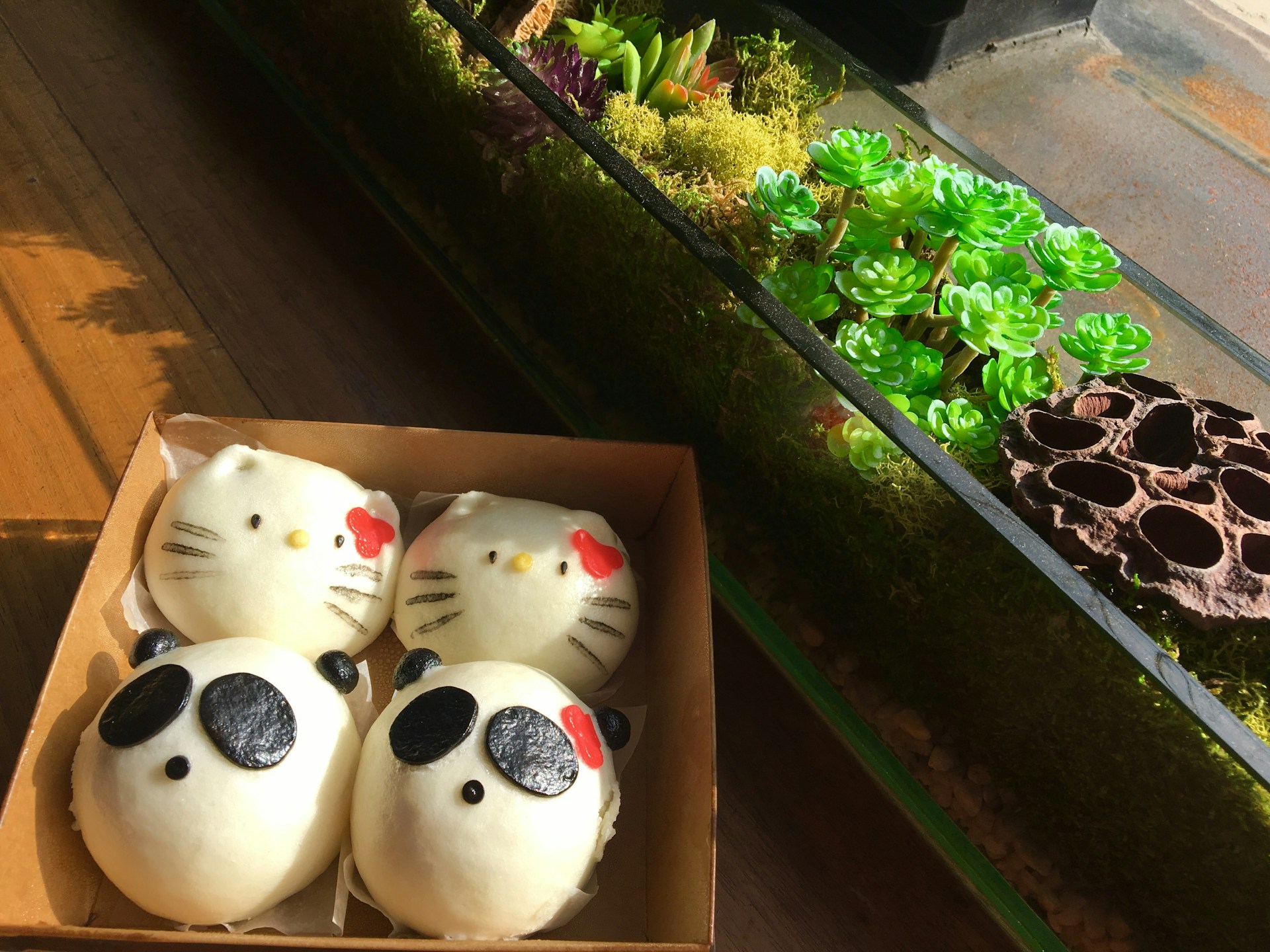 gray computer monitor