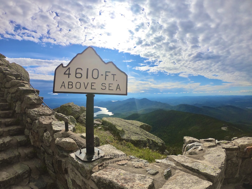 4610 Ft above sea sign