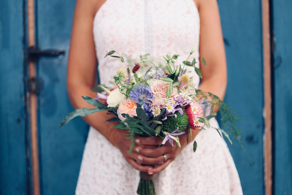 woman holding bouquet of lower