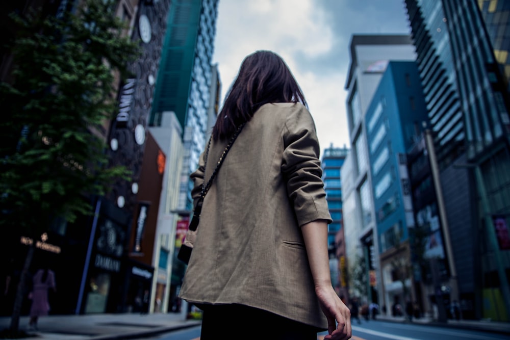 shallow focus photo of gray long-sleeved shirt