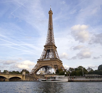 grey Eiffel Tower during daytime