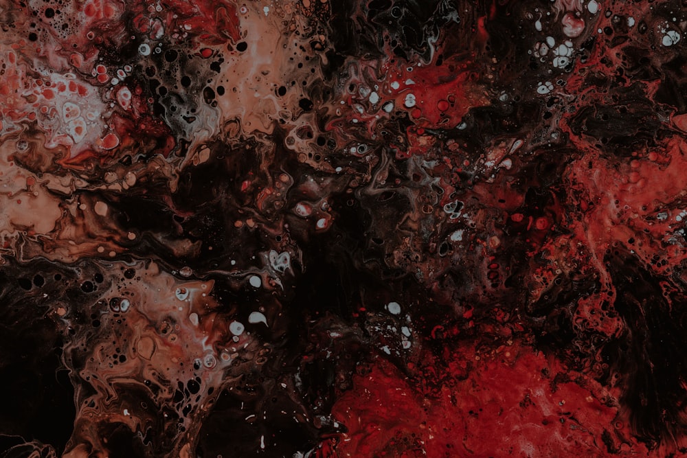 赤と茶色の抽象画