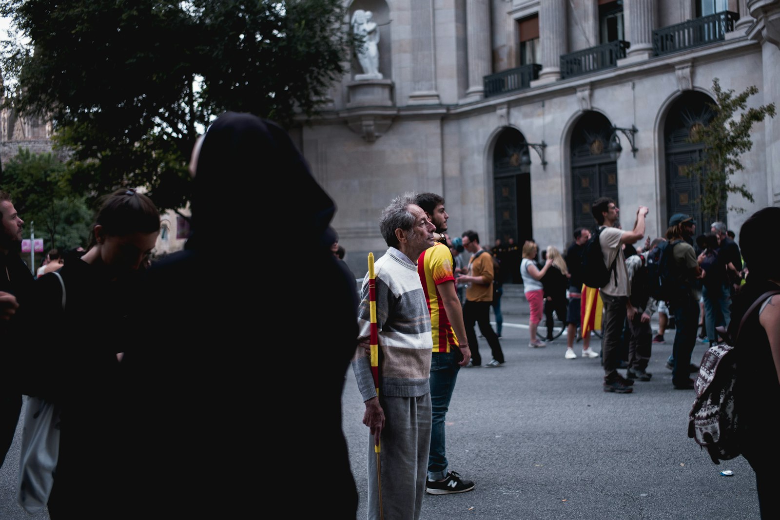 Leica M10-P sample photo. People near building photography