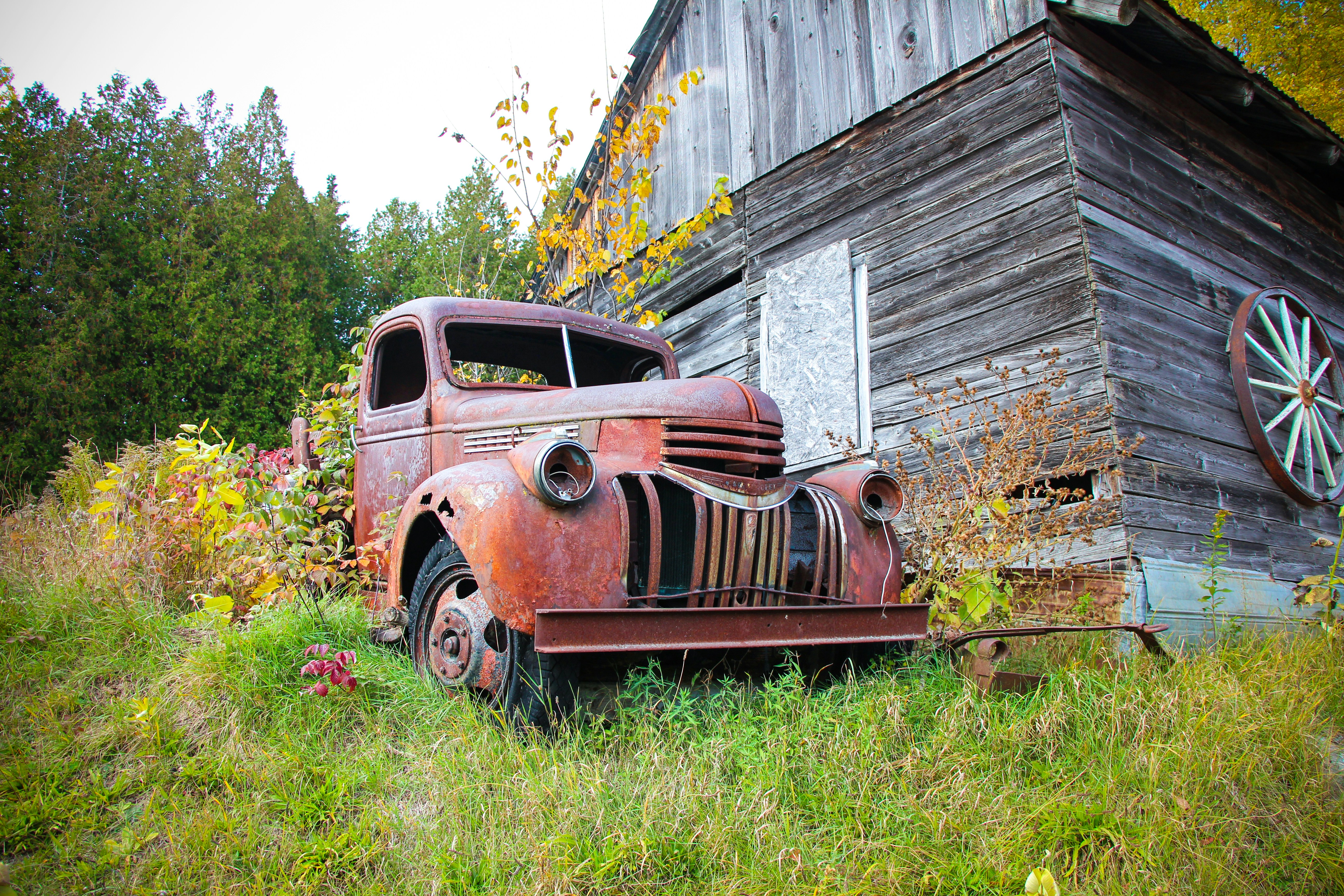 Red car photo – Free Rust Image on Unsplash