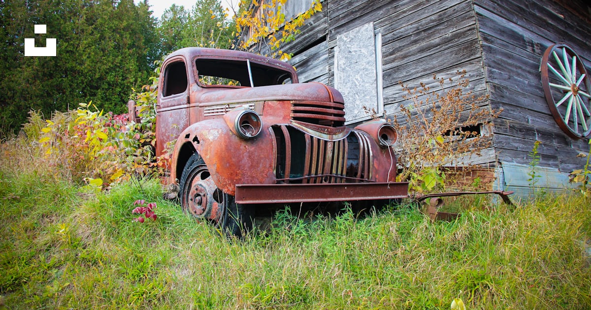 Red car photo – Free Rust Image on Unsplash
