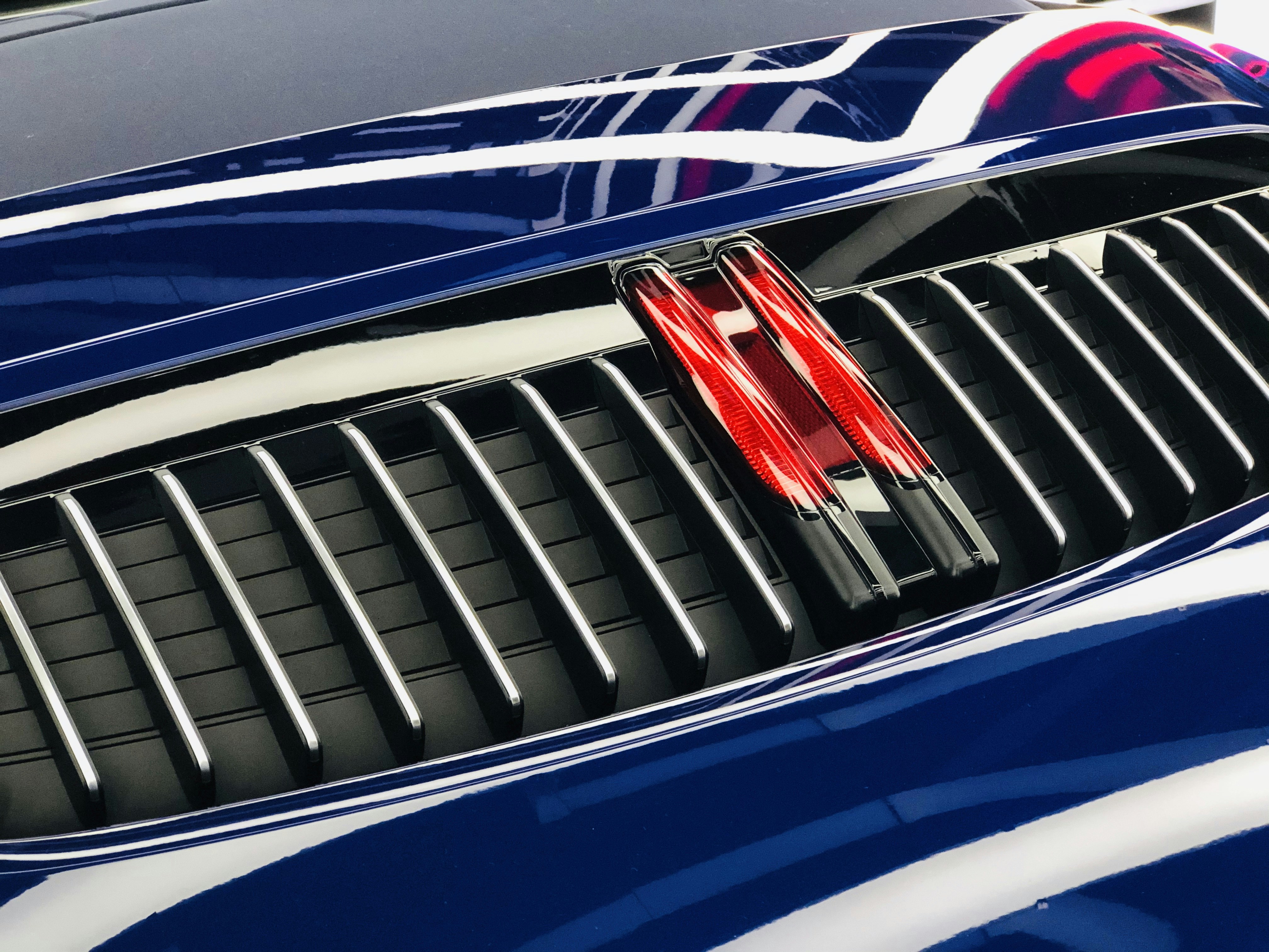 파란 차량 부속