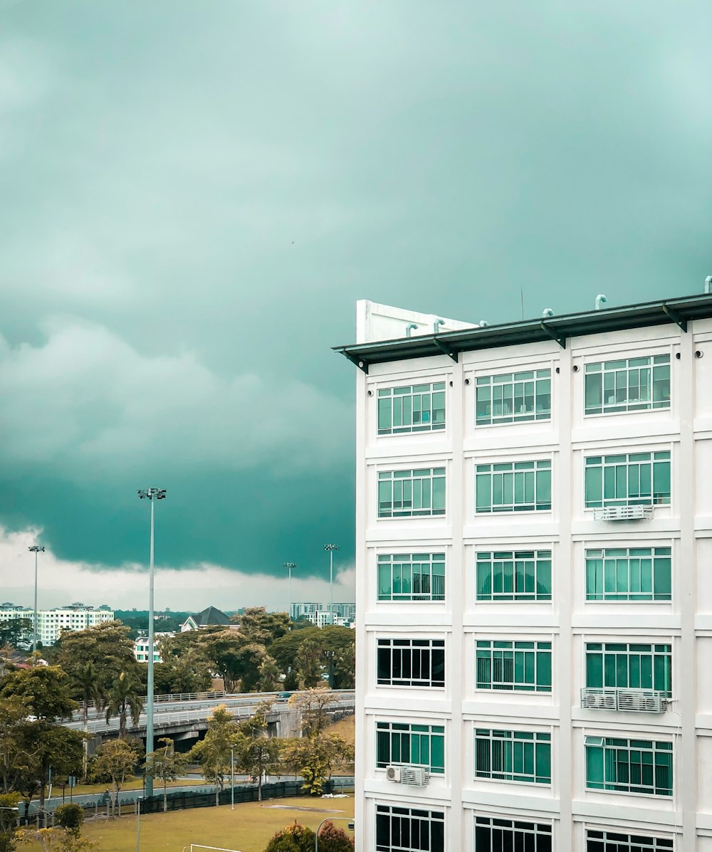 Edificio blanco