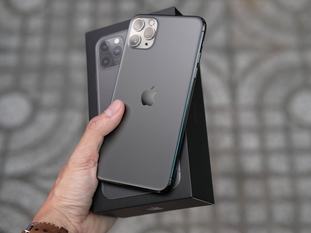 Iphone 11 Pro Max Pictures Download Free Images On Unsplash