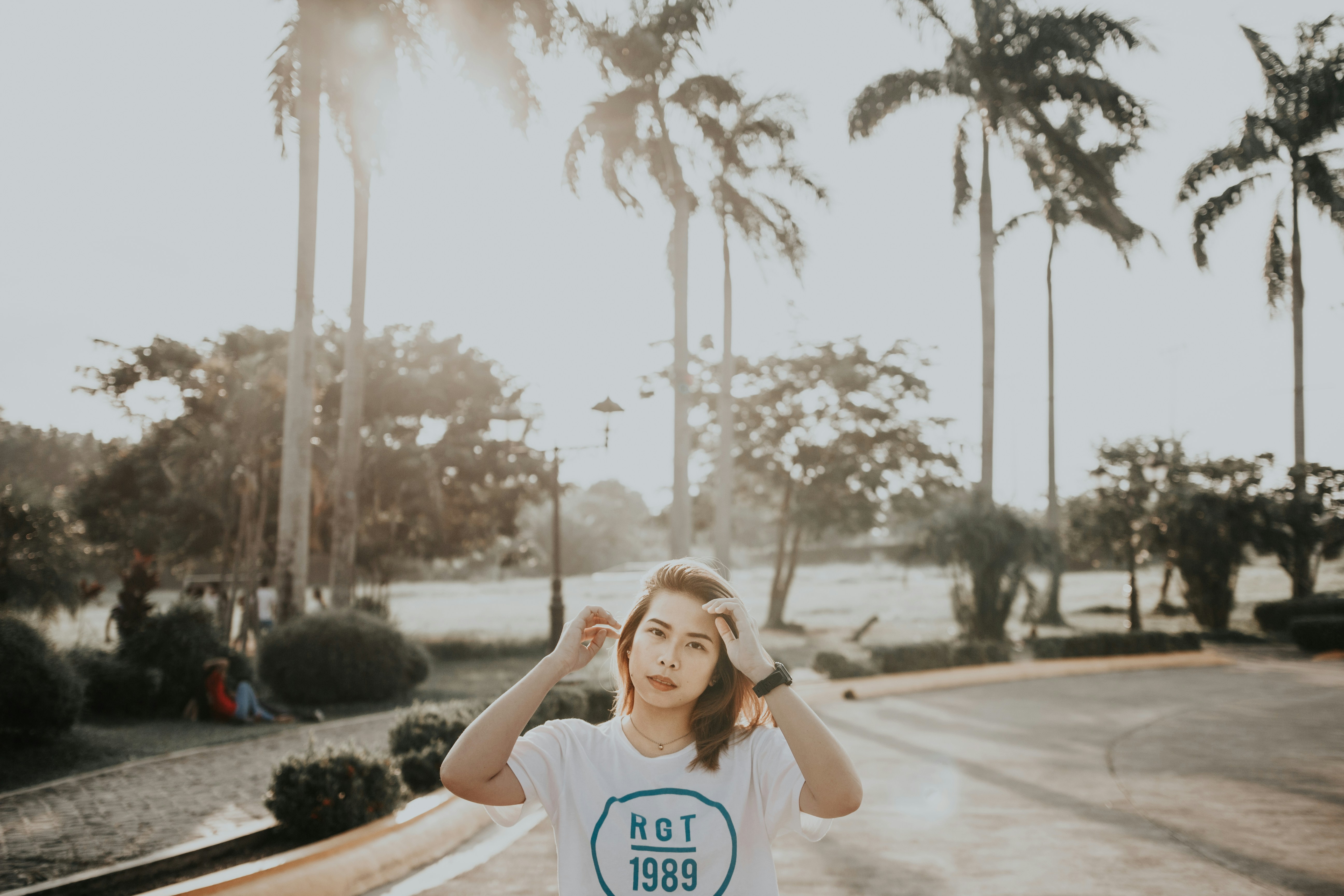 women's white crew-neck shirt