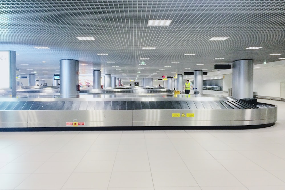 conveyor in airport