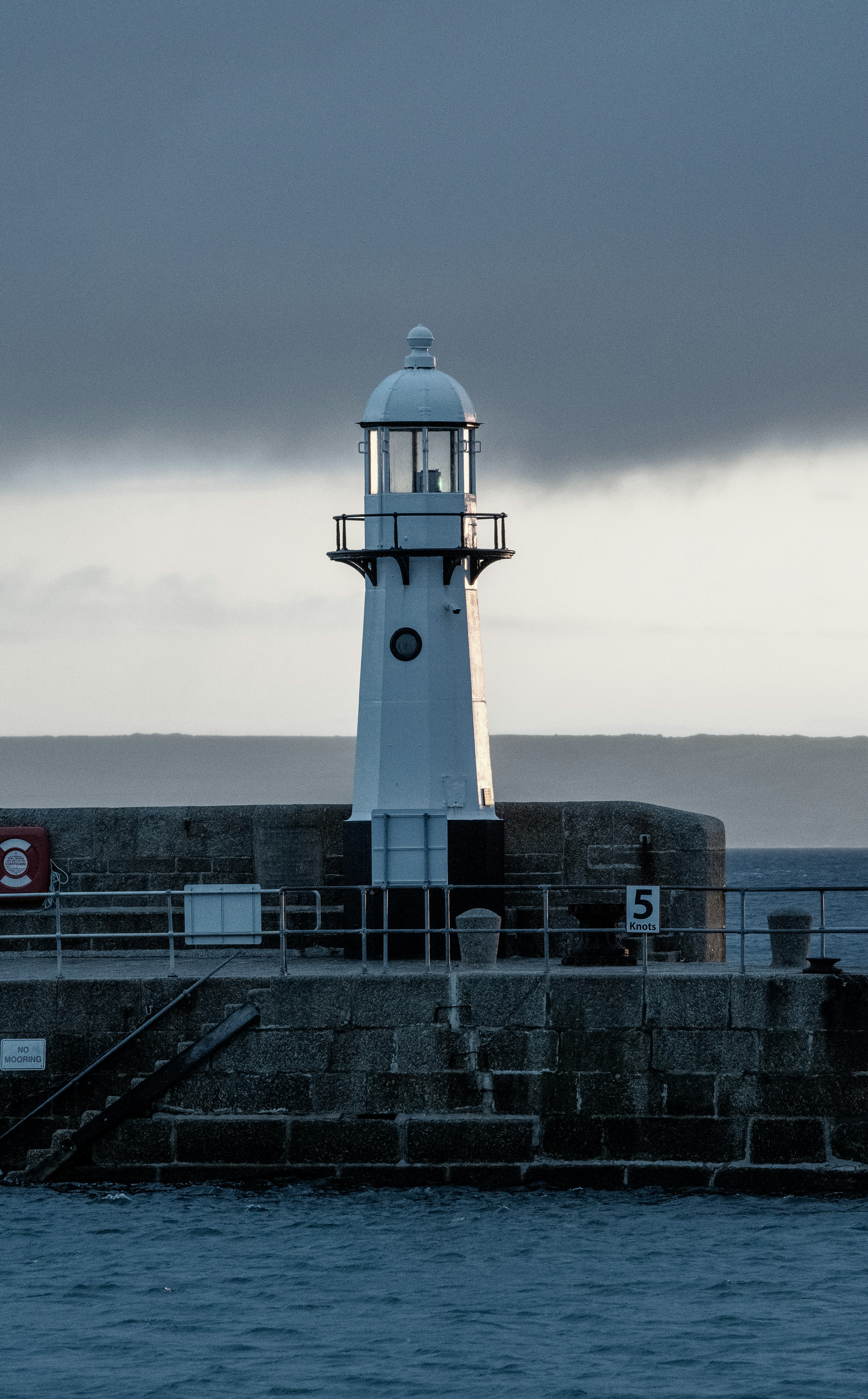 Faro durante el día