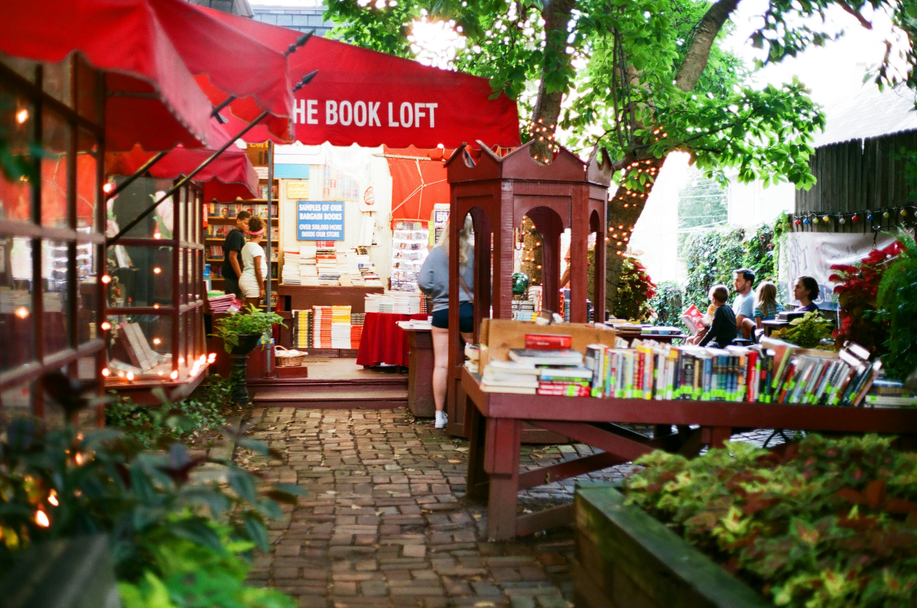 İZKİTAPFEST’te Rock Müziğin Unutulmaz Gecesi: Duman Konseri - Kültür-Sanat haberi görseli