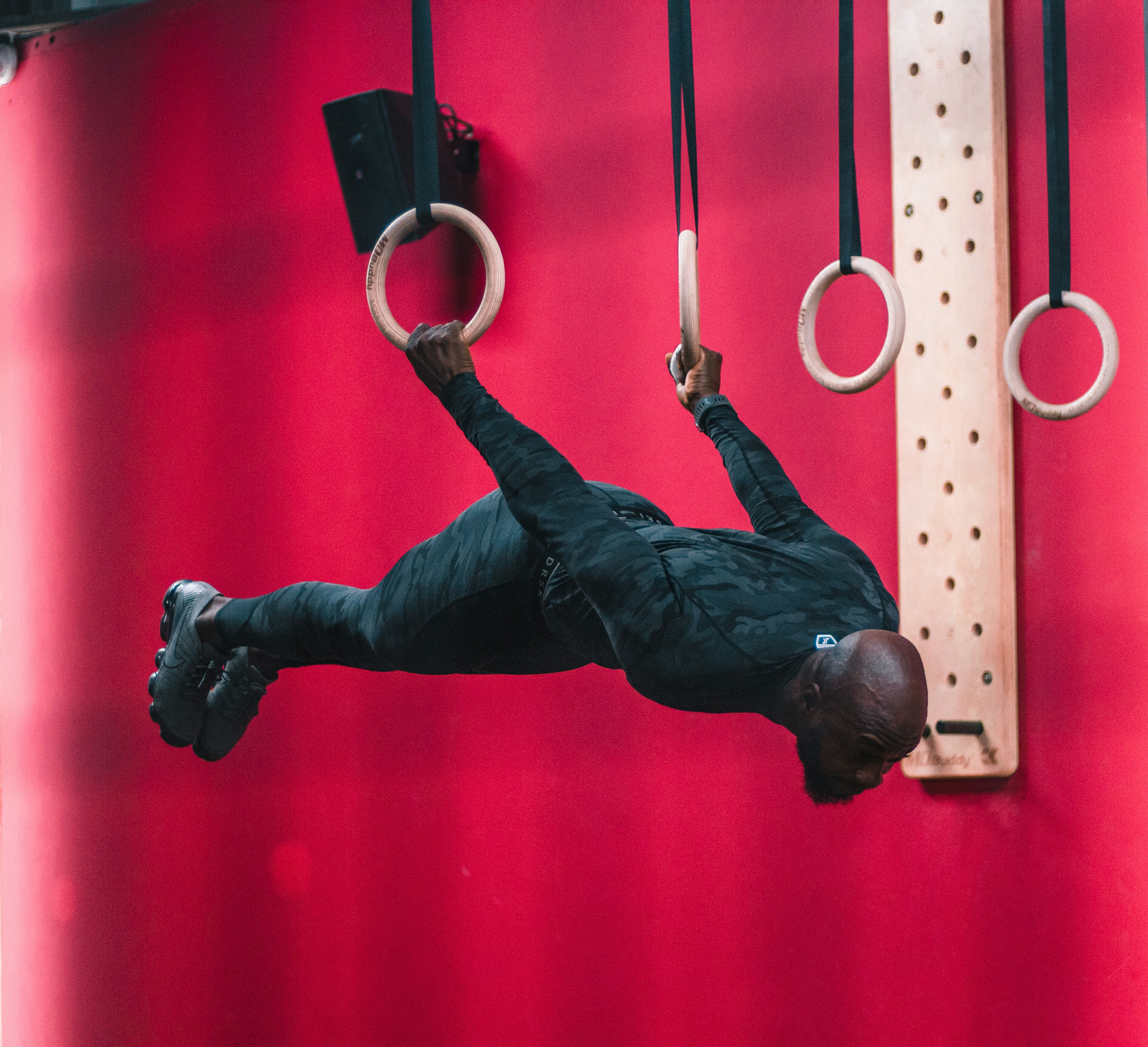 great photo recipe,how to photograph man acrobat on two ring hoops