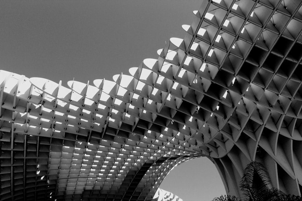 a black and white photo of a building