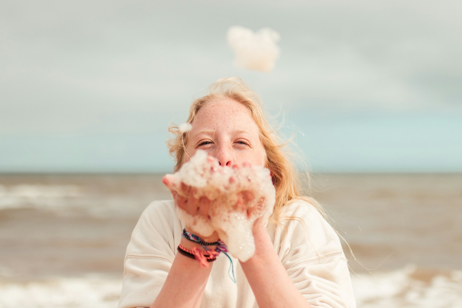 Canon EOS 80D + Sigma 35mm F1.4 DG HSM Art sample photo. Woman blowing foam at photography