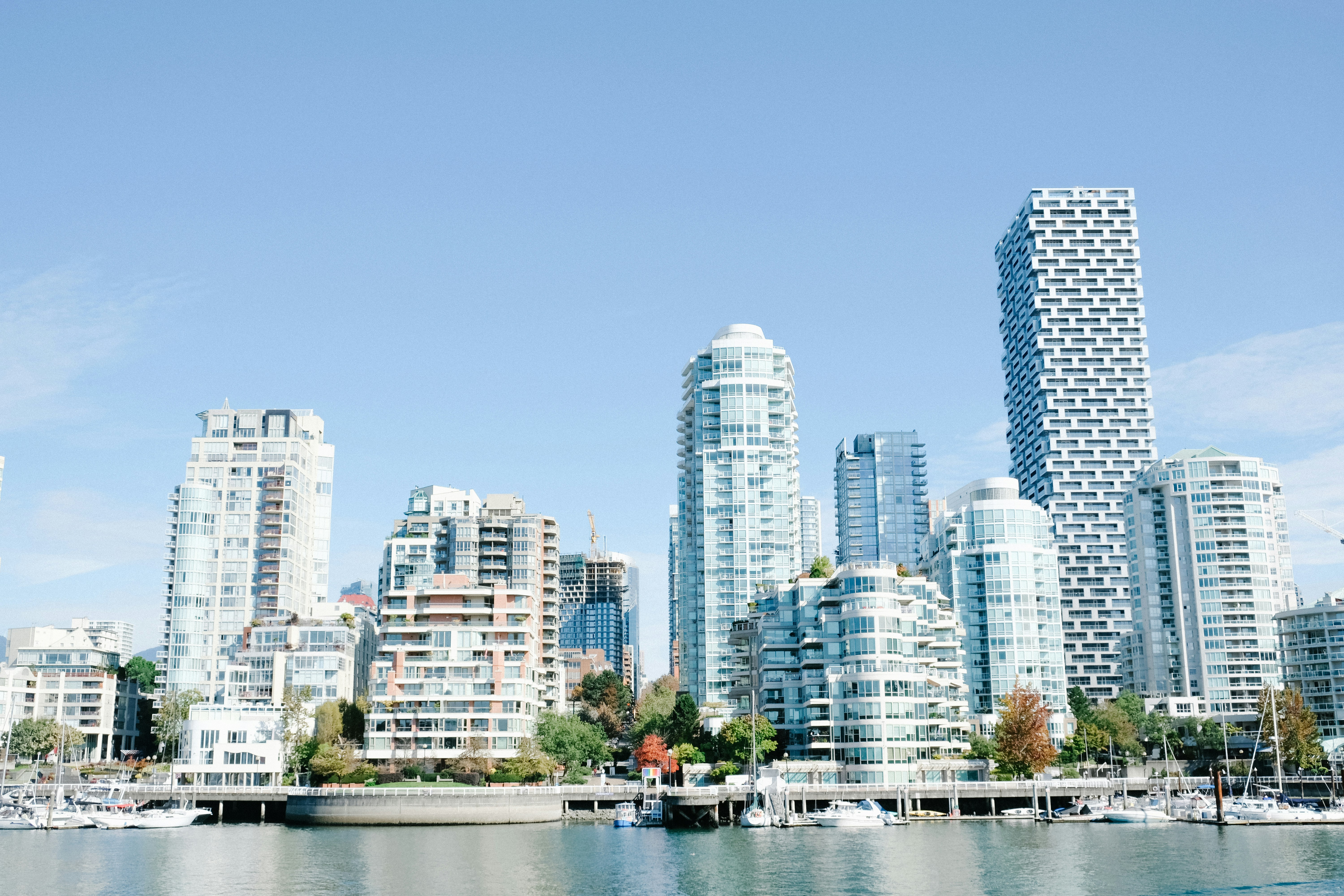 定居温哥华的梦想，被房价无情击碎