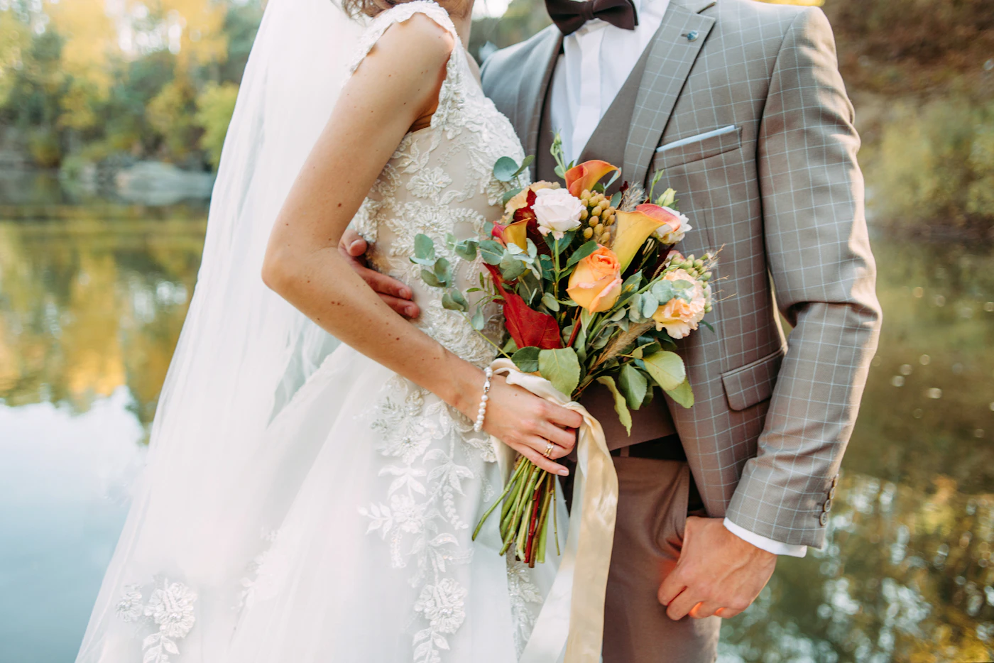 Wedding cost checklist for first-time brides — An elegant wedding venue set for a reception.