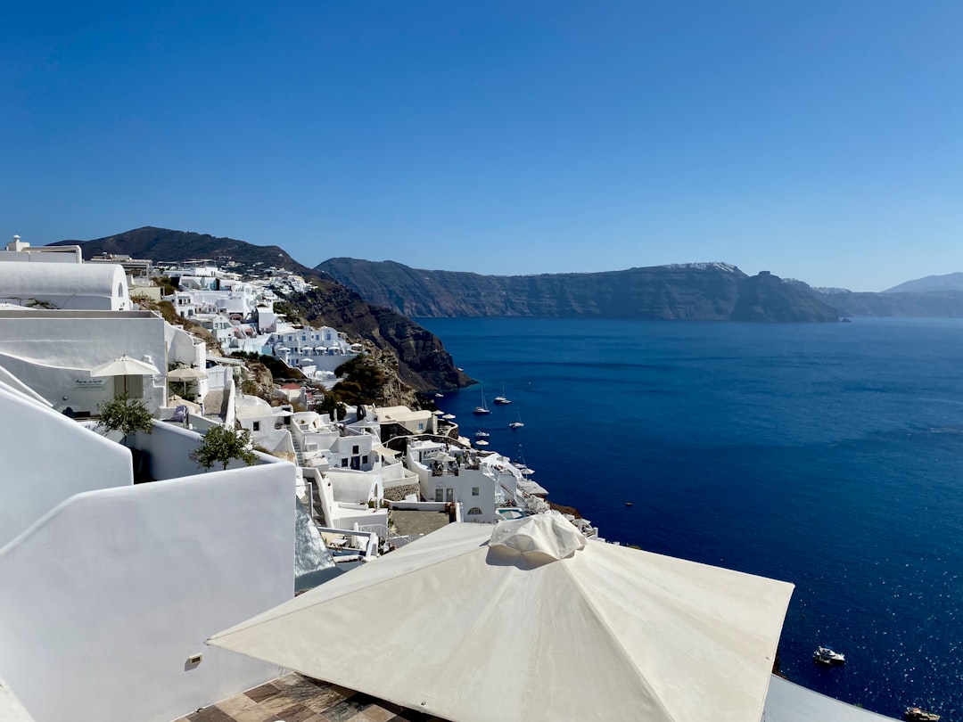 travelers stories about Bay in Santorini, Greece