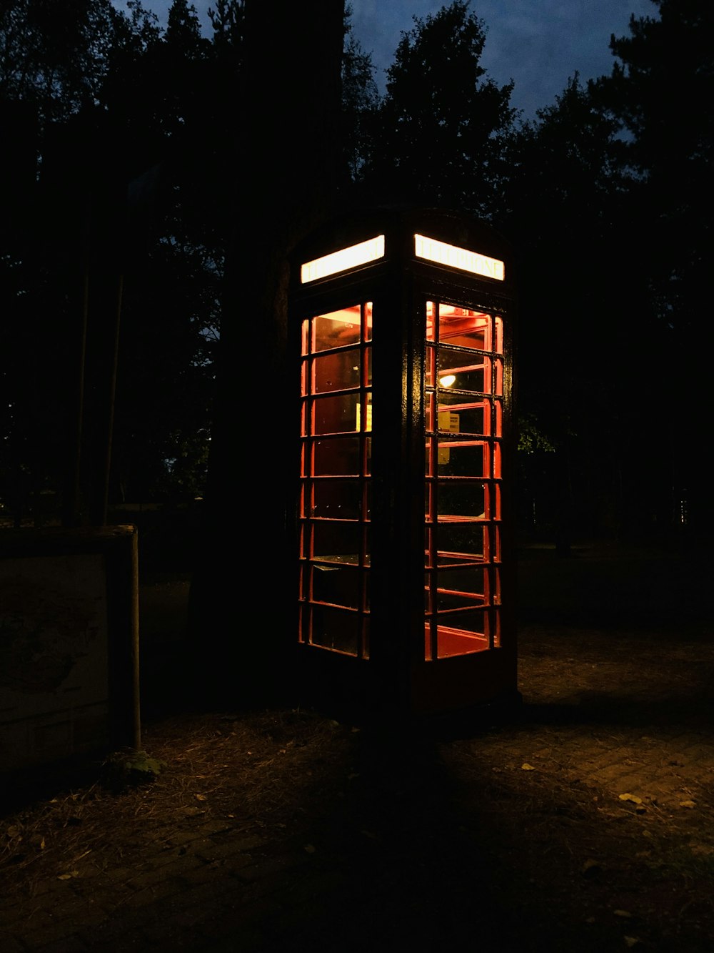 red telephone booth