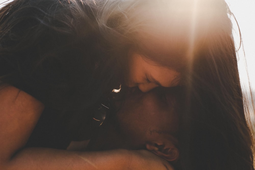 couple kissing photograph