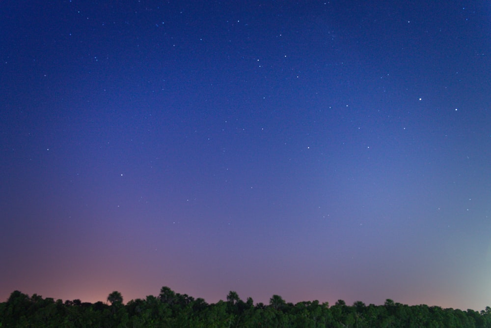 the night sky is lit up with stars