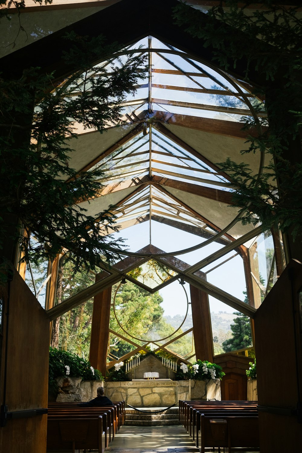 Bâtiment gris pendant la journée