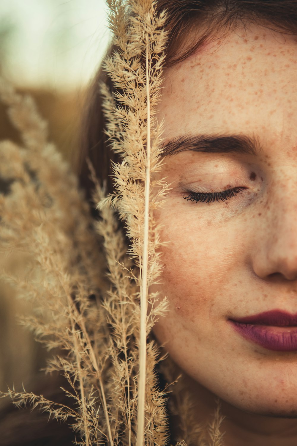 shallow focus photo of woman