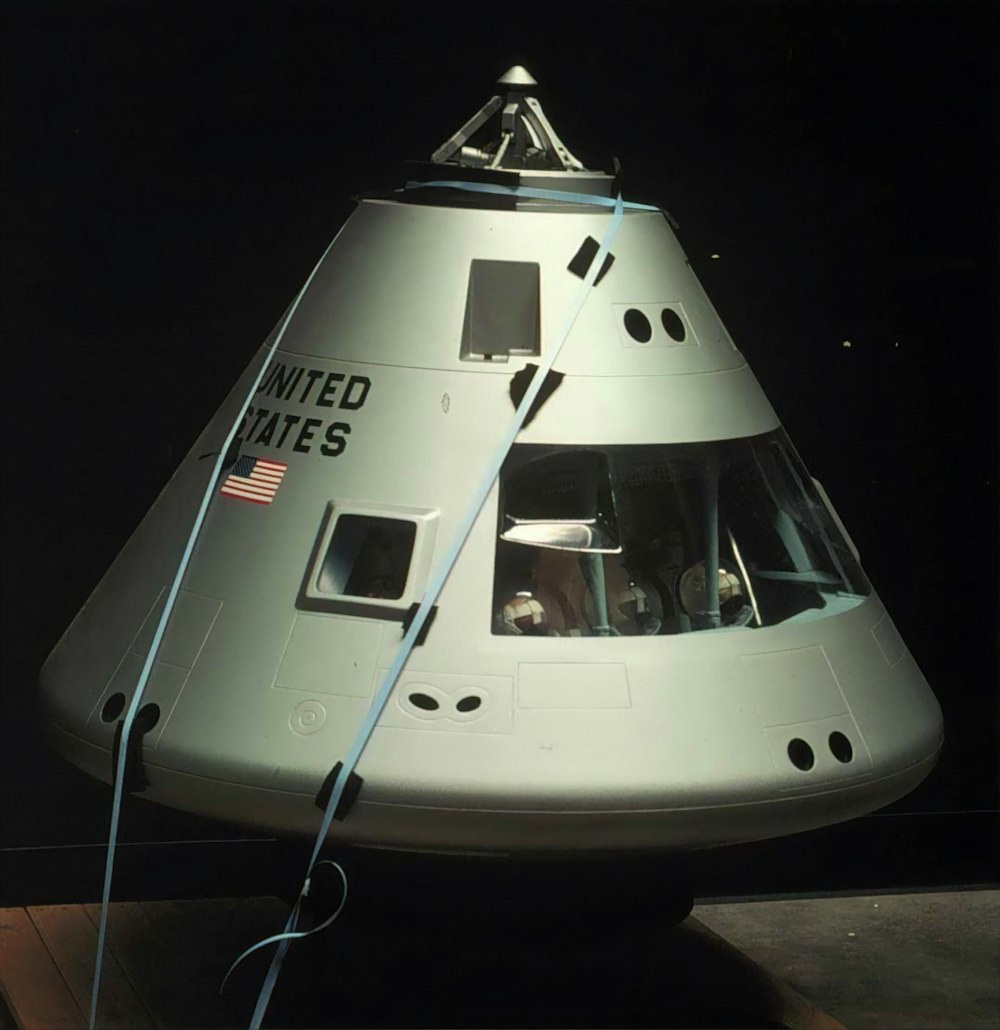 グレー United States capsule