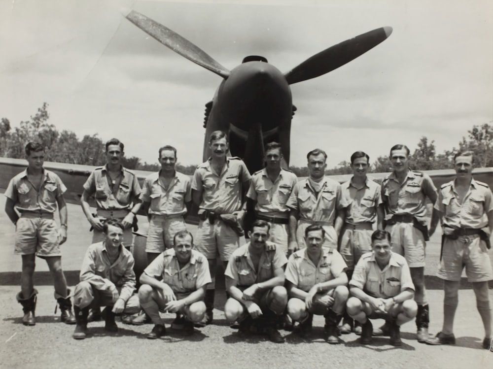 Photo en niveaux de gris de l’armée