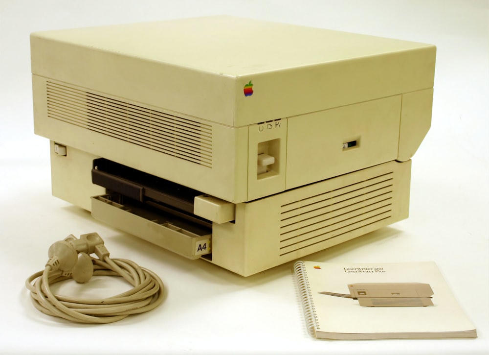 máquina de impressão bege