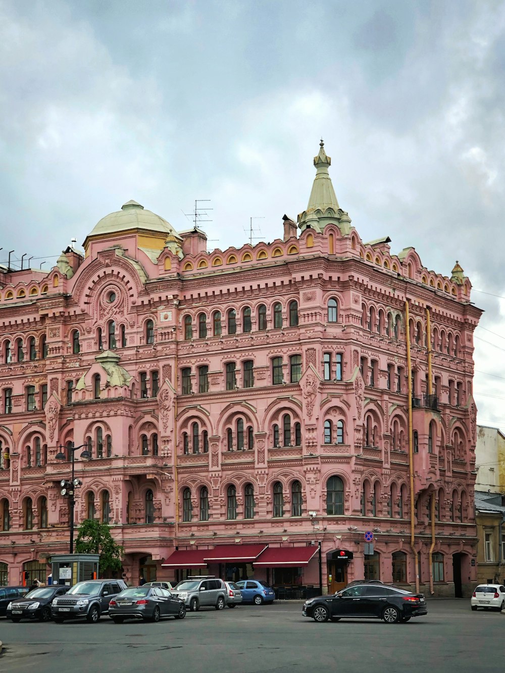 a large pink building with many windows on top of it