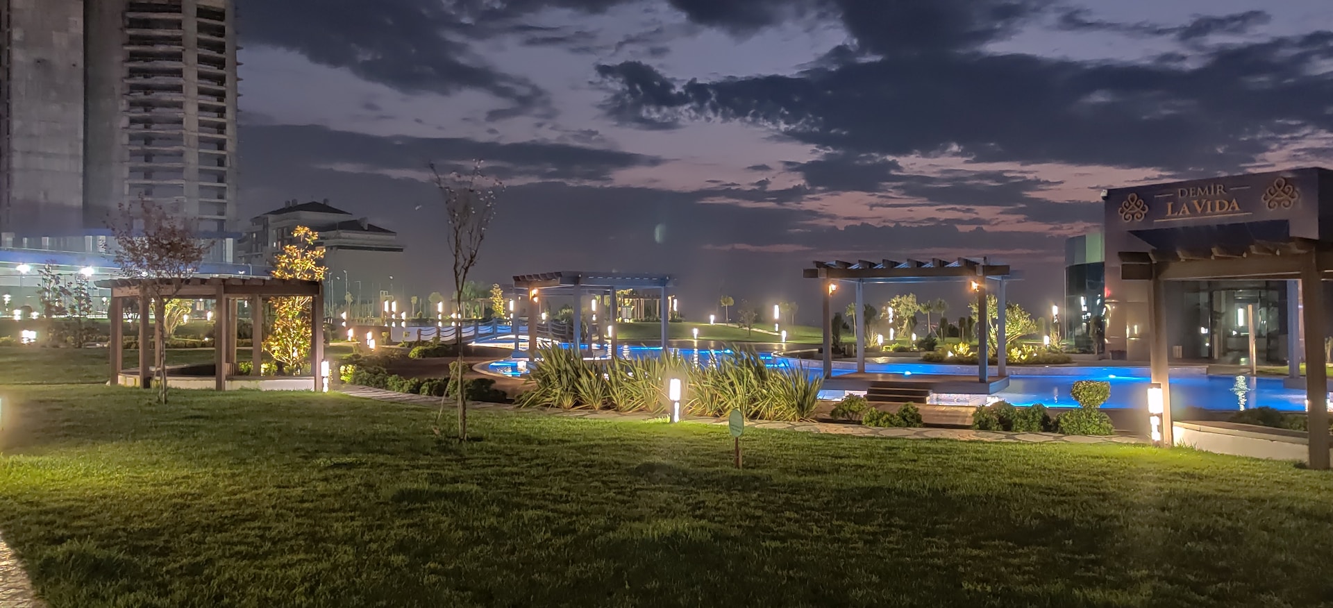 black and white bed linen