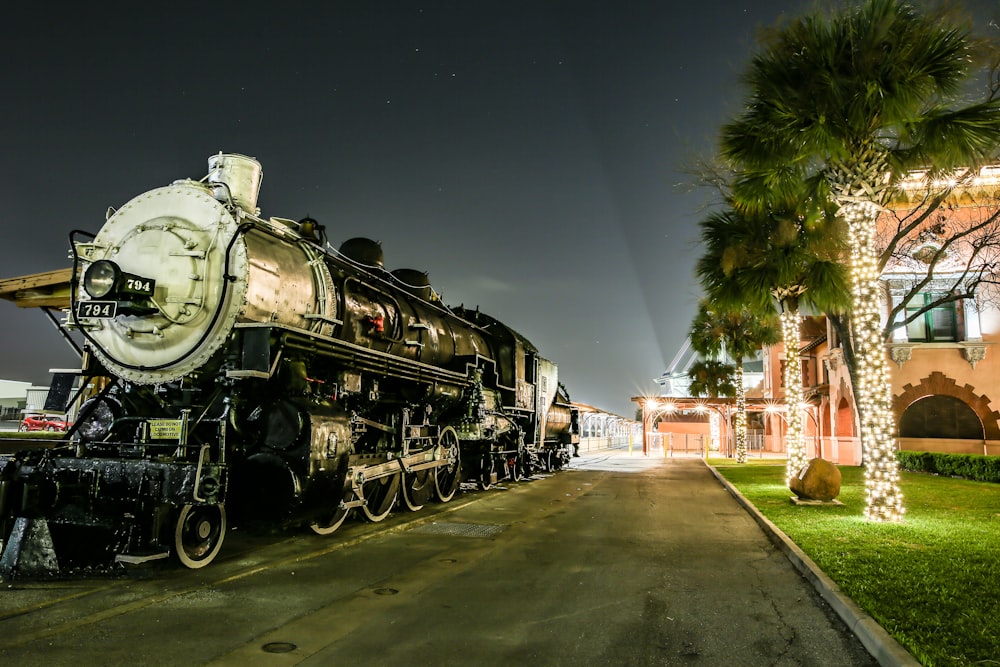 black train near buildings