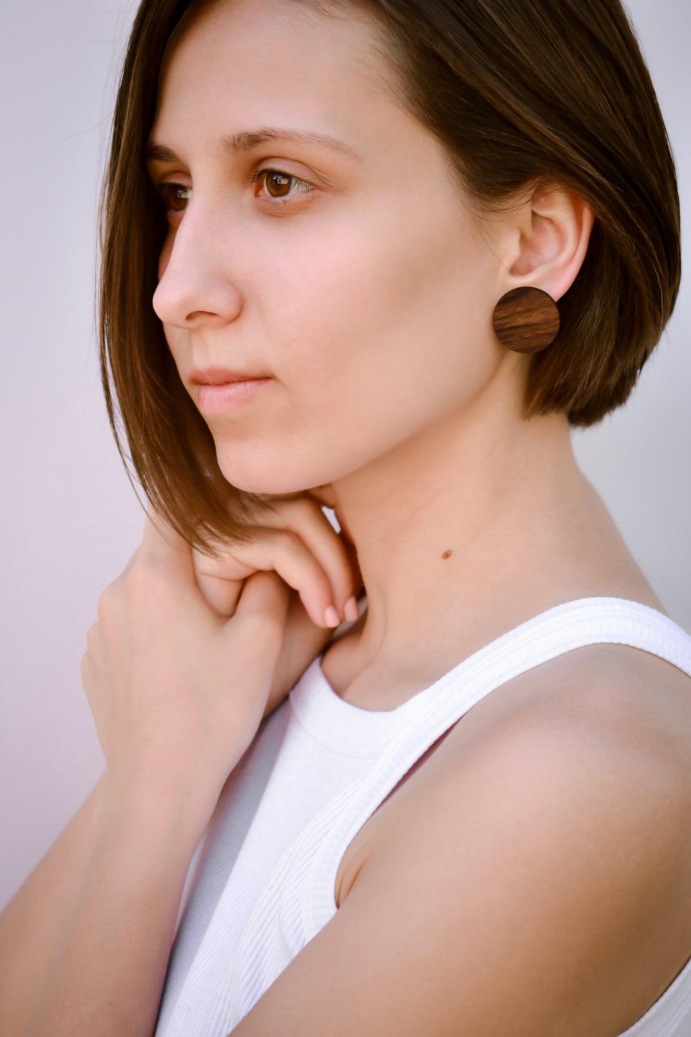 woman wearing white sleeveless shirt