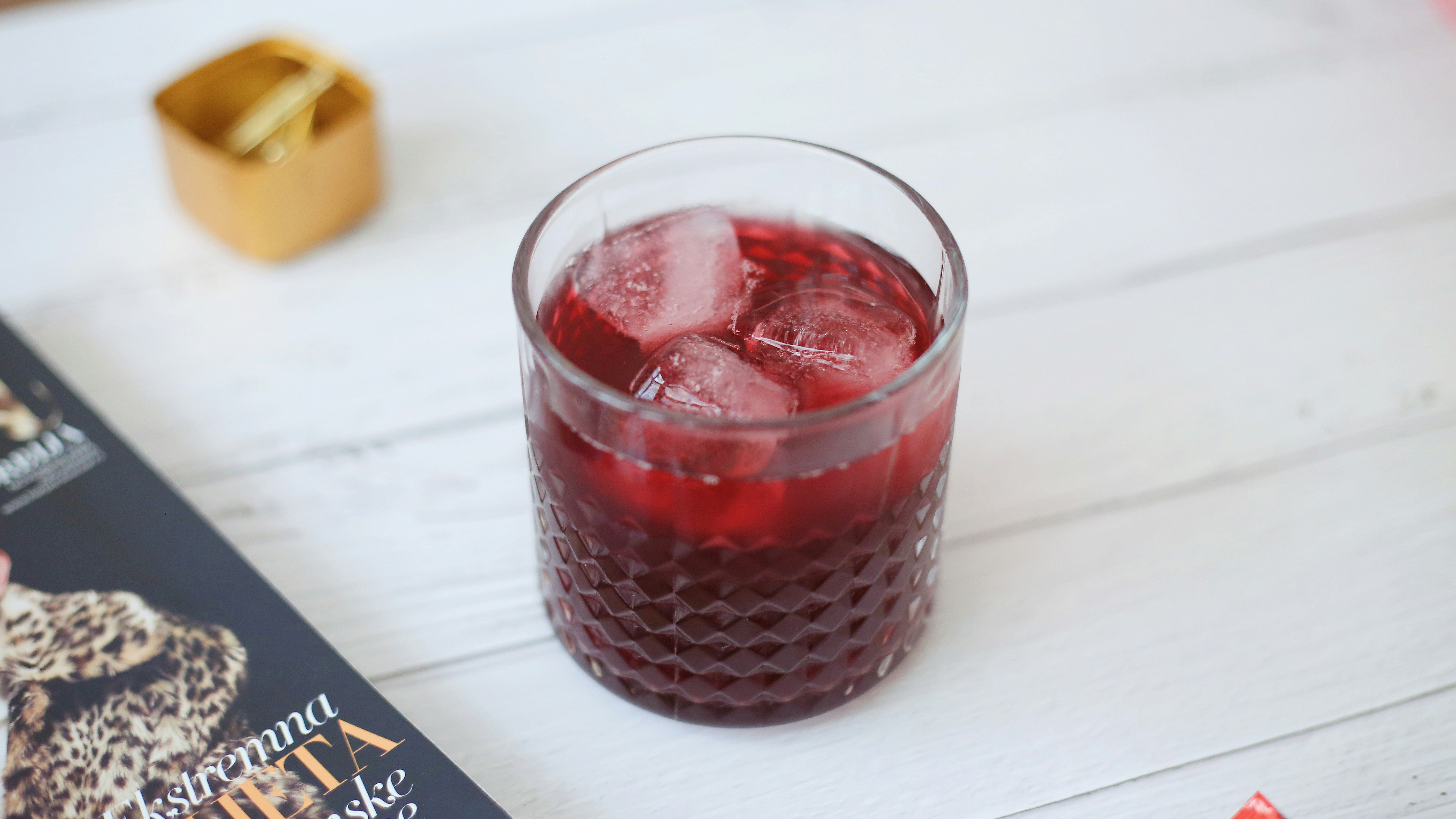 photo-1571921767878-efdd3ea31dea?q=80&w=1932&auto=format&fit=crop&ixlib=rb-4.0.3&ixid=M3wxMjA3fDB8MHxwaG90by1wYWdlfHx8fGVufDB8fHx8fA%3D%3D