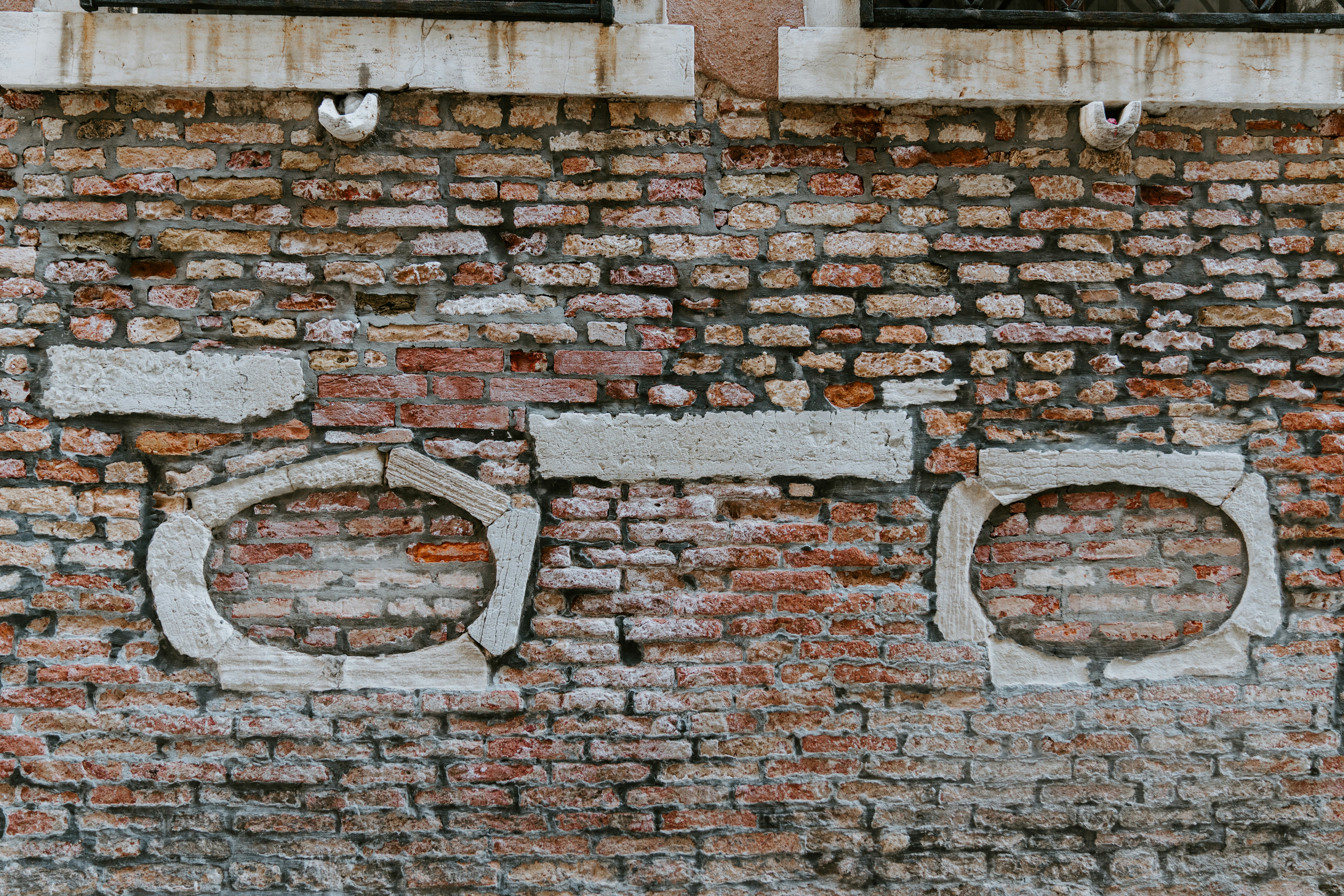 An example of Lora font