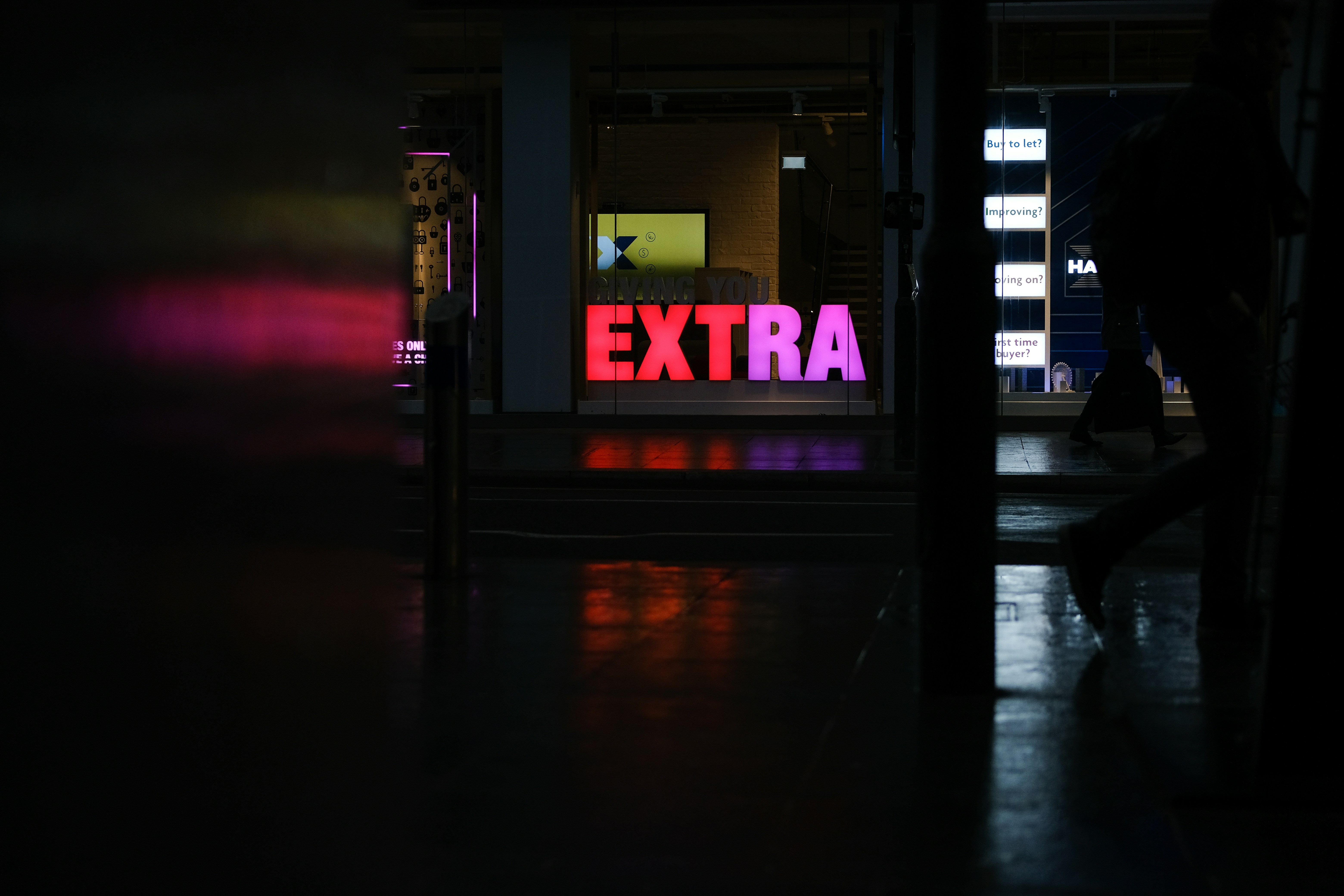 luce LED nera e rossa