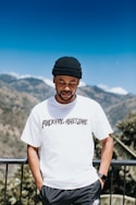 men's white crew-neck t-shirt