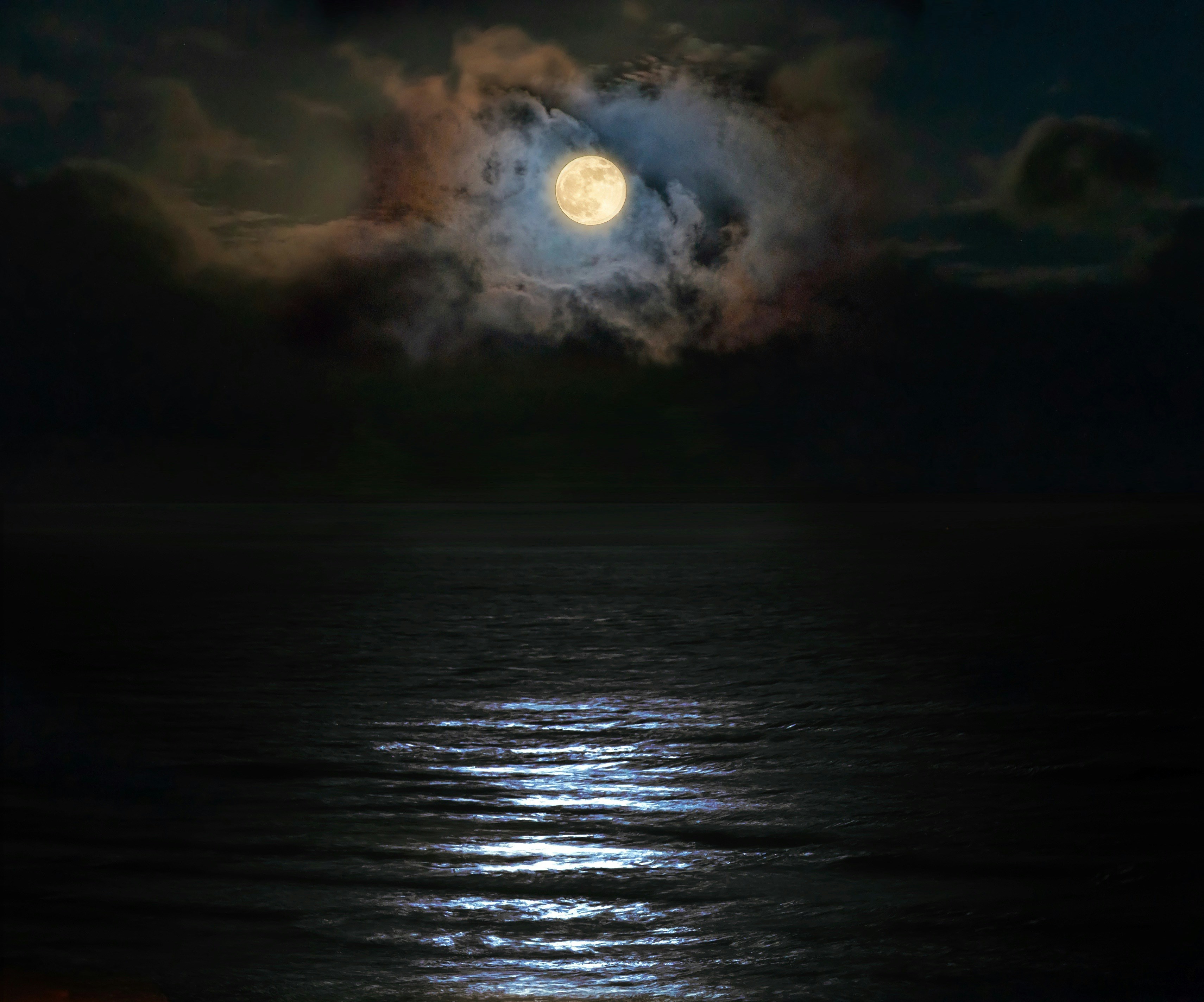 1000+ Full Moon Ocean Pictures | Download Free Images on Unsplash