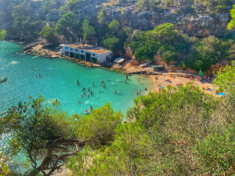 foto aerea dell'oceano durante il giorno