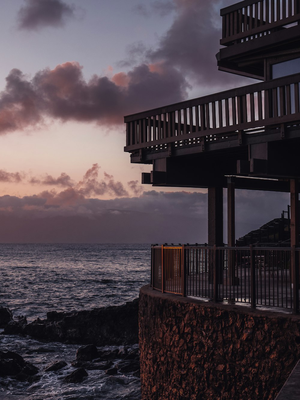 photo de silhouette de la maison