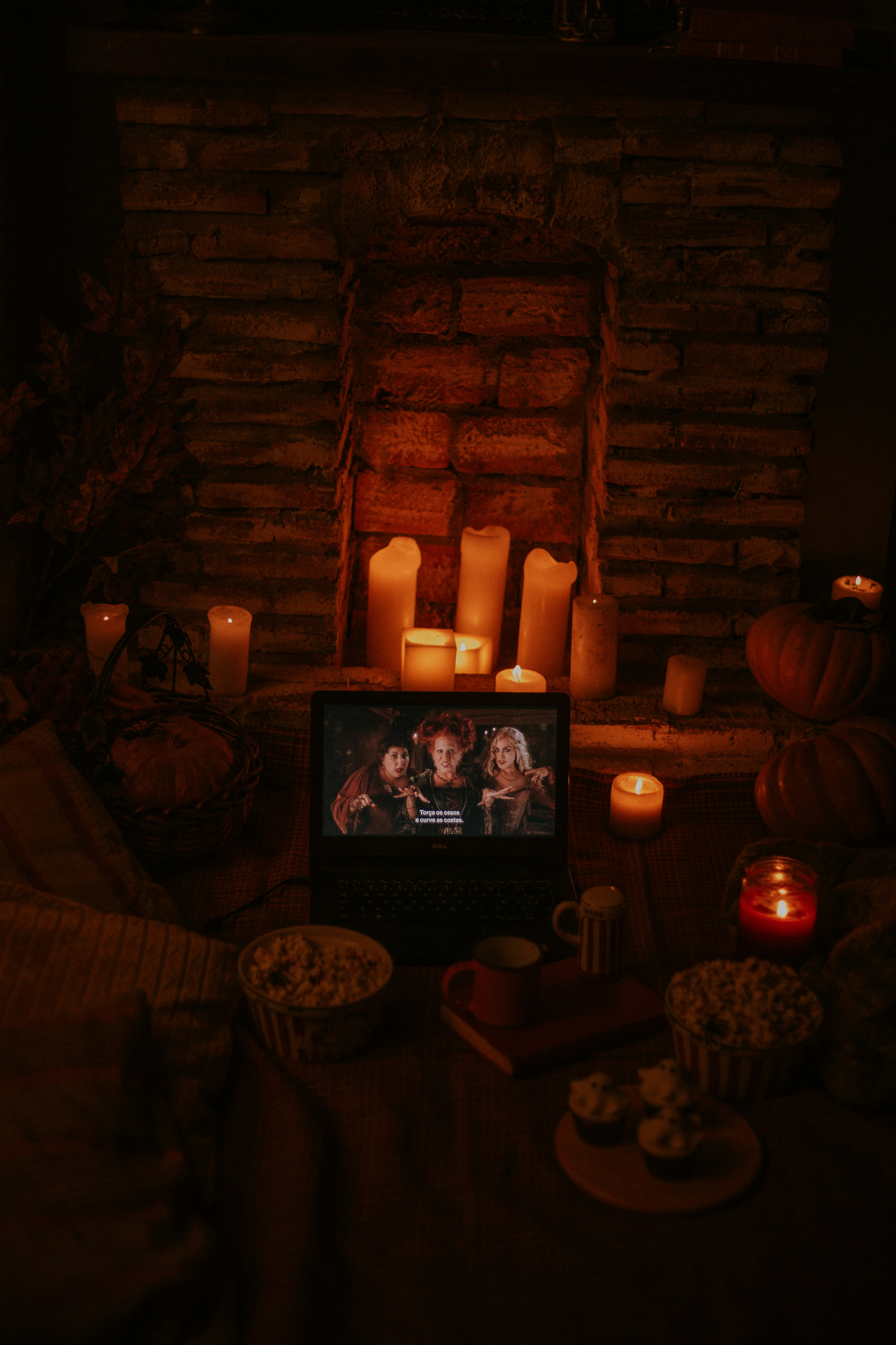 black laptop computer