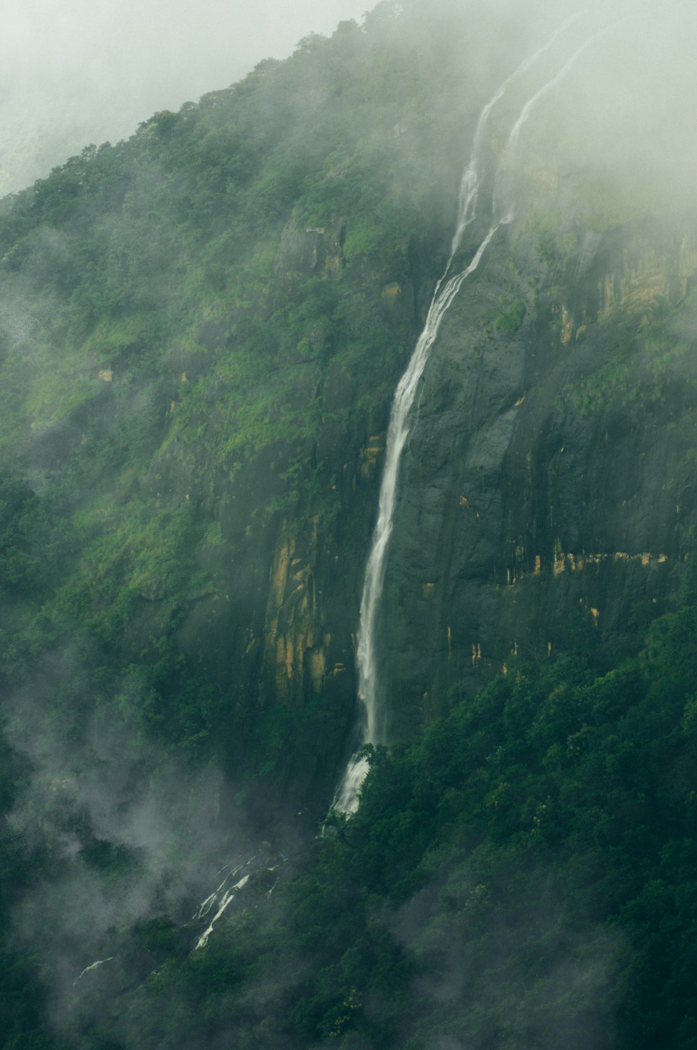 waterfalls during daytime photo – Free Grey Image on Unsplash