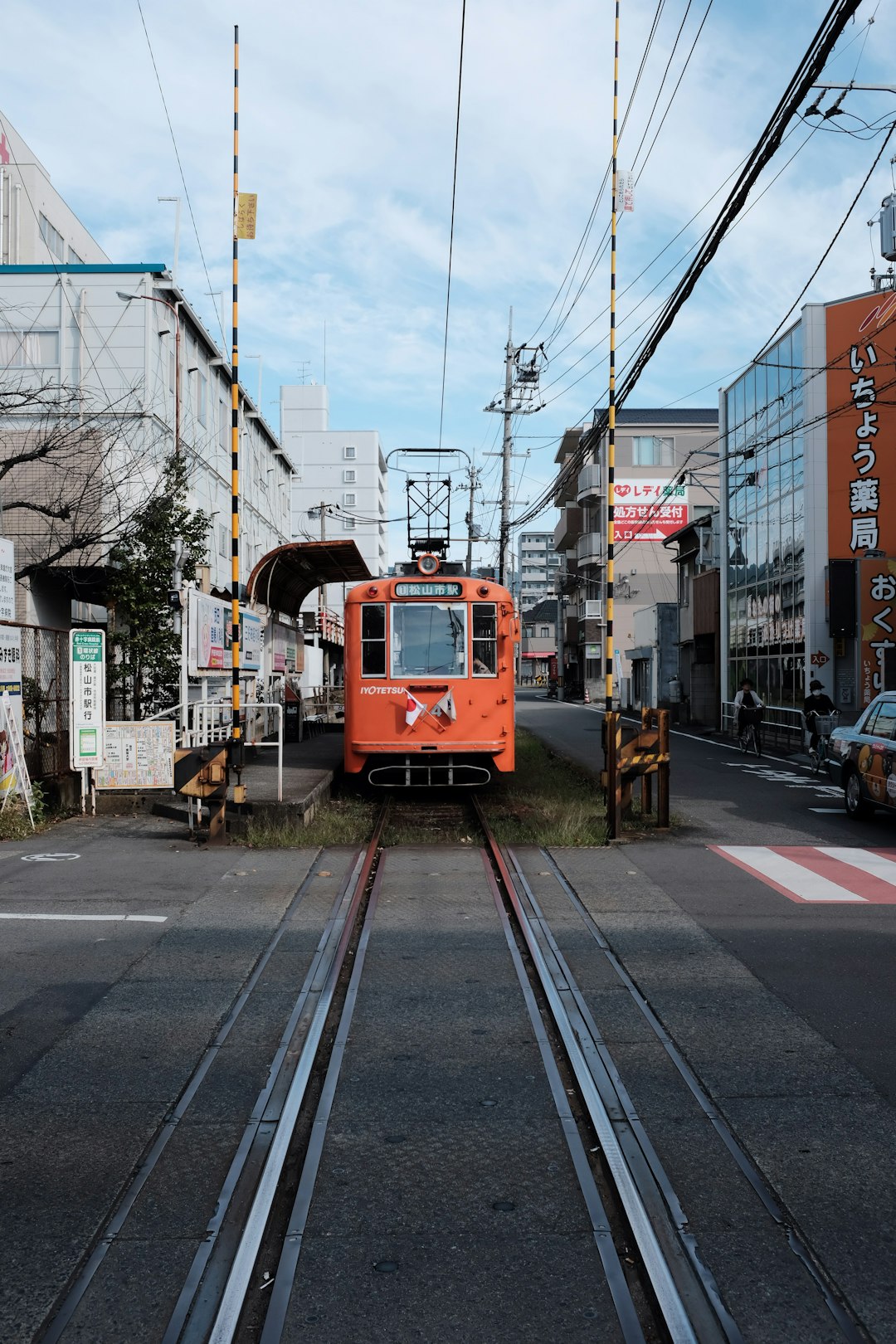 red cable train