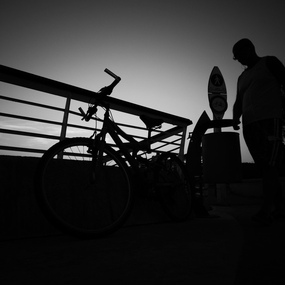 silhouette og bike