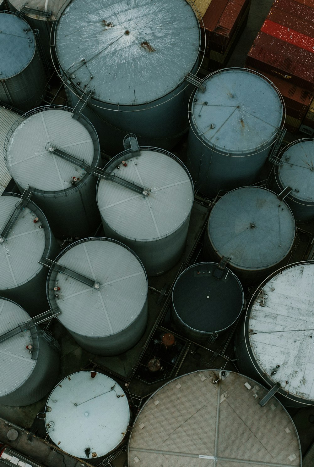 a bunch of drums that are sitting on the ground