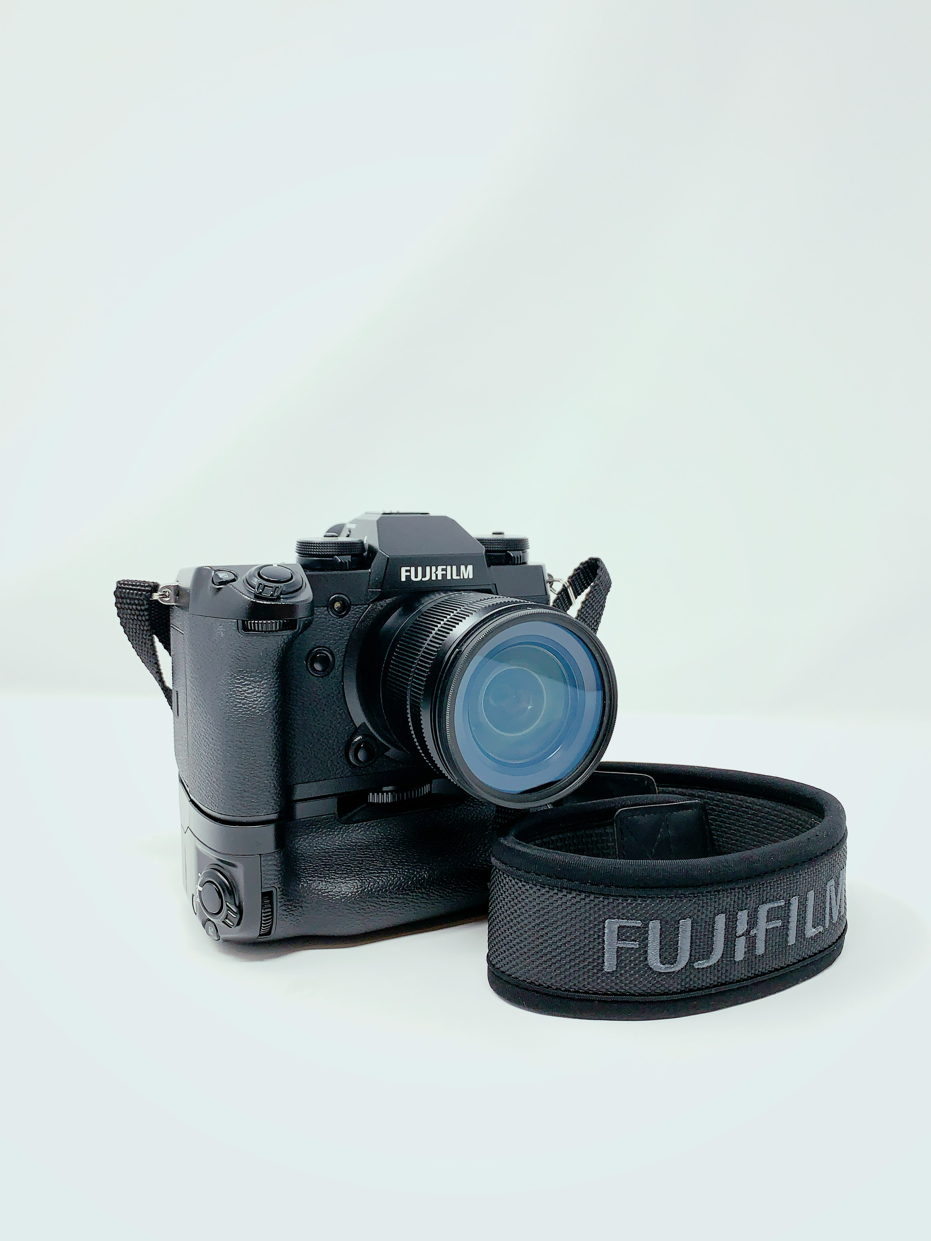 lack Fujifilm DSLR camera