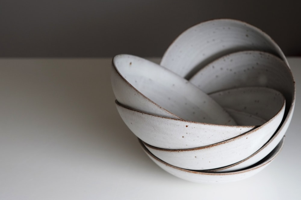 round white ceramic bowls