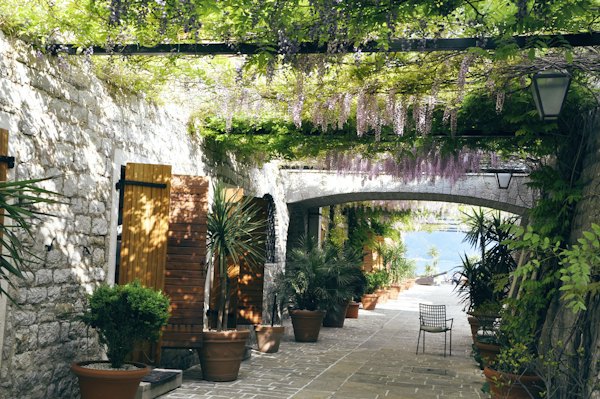 Empty gray armchair on pathway — Budva, Montenegro